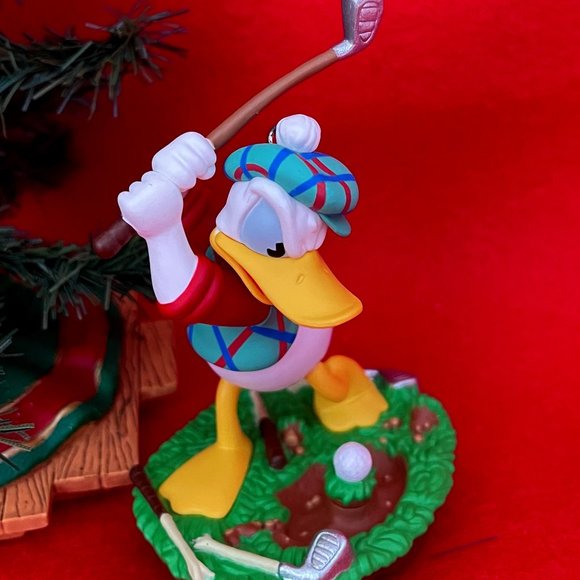 Donald Duck Golfing Hallmark Ornament - Picture 1 of 5